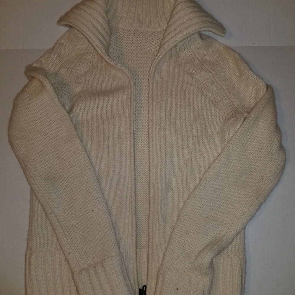 Zip up‎ sweater